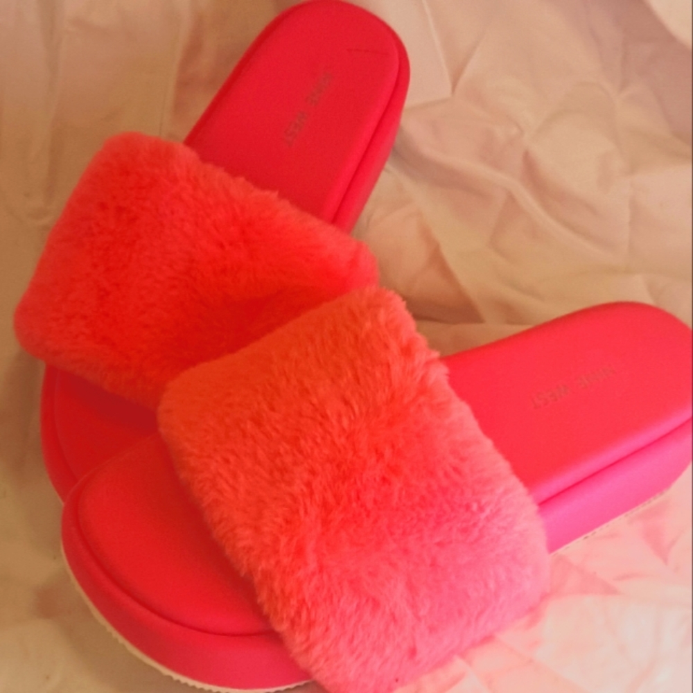 Size 10W Nine West Fuzzy Fashion Sandal